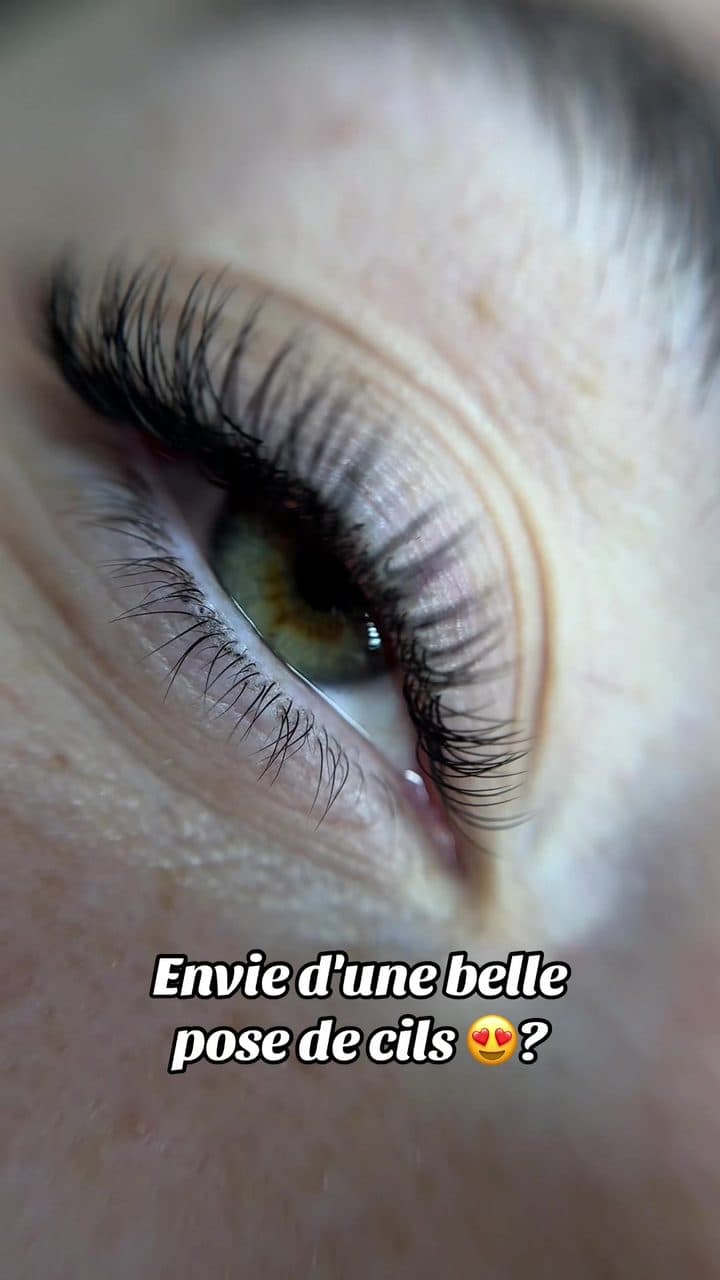 Envie d'une belle pose de cils ? — vidéo TikTok